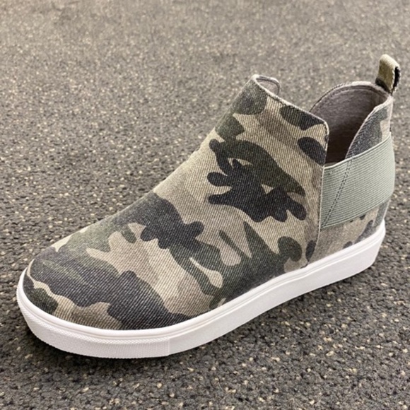 Camo Print Green Olive Slip On Sneakers - Picture 2 of 2